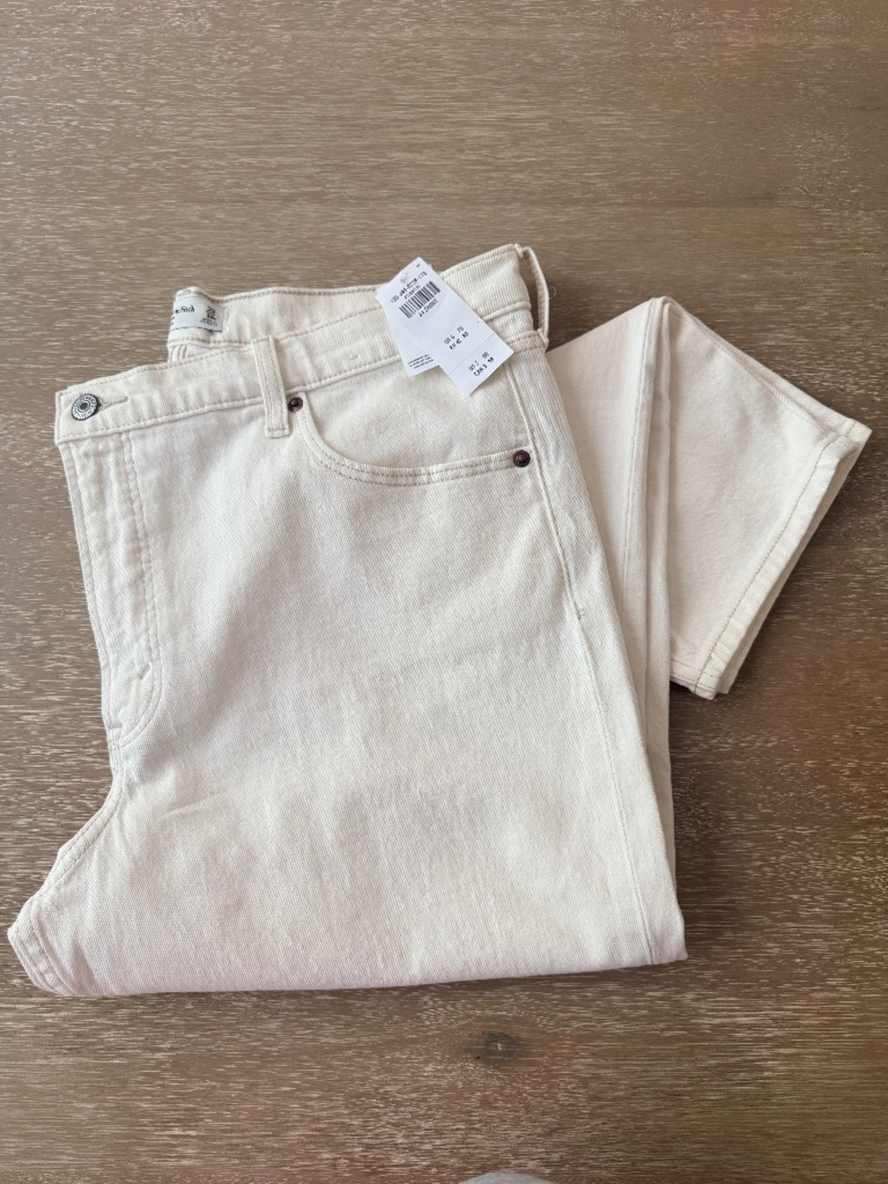 NWT Abercrombie High Rise Mom Jeans 33S | 16S